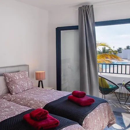 La Nina Bonita Nyaraló *