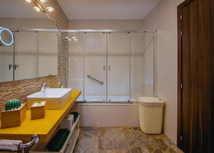 La Nina Bonita Nyaraló